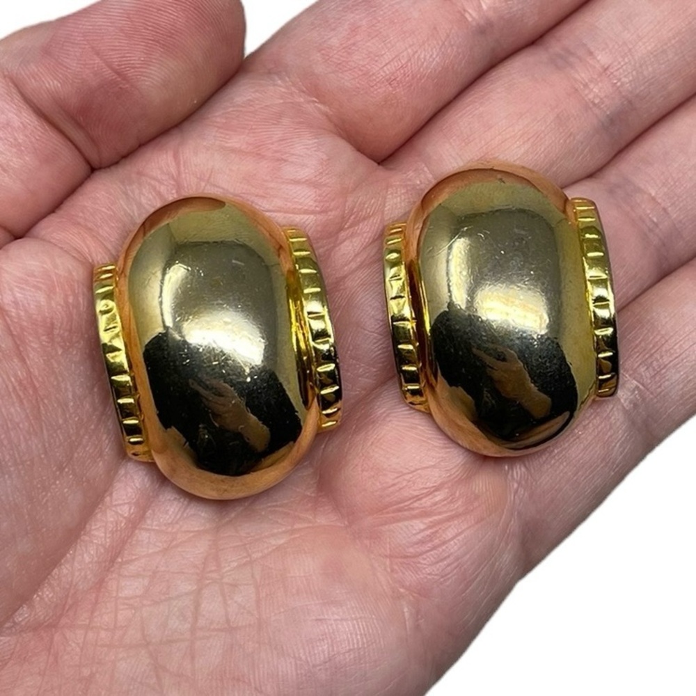 Vintage Signed Dauplaise Gold Tone Clip On Statement Earrings Retro Classy